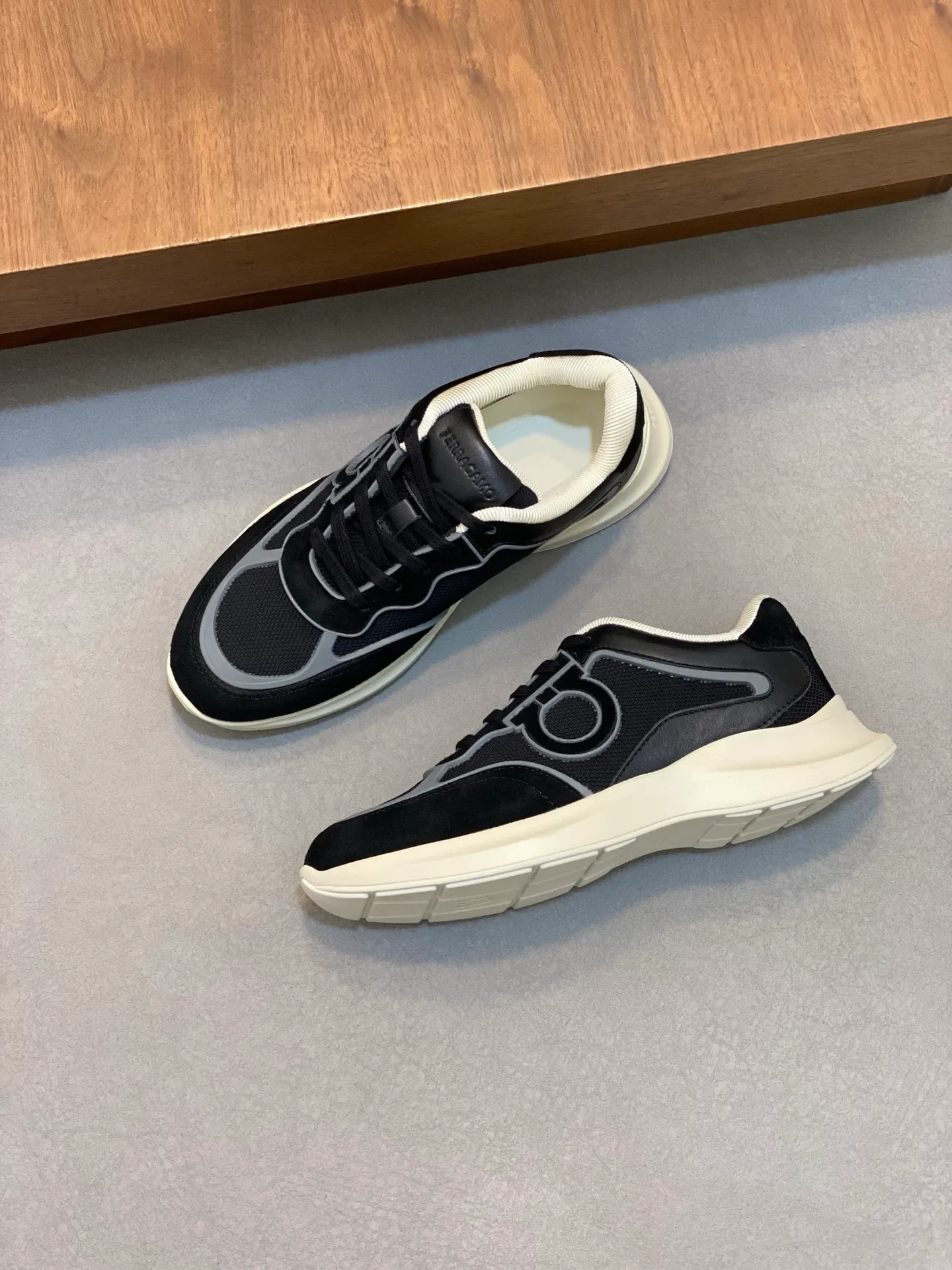 Men's men's shoes 💰700 [Ferragamo] Ferragamo - High-end quality original order - Upper: original cow suede leather with breathable mesh, brand logo sewn on the shoe body - Lining: brand canvas, foot pads; water-dyed cowhide - Outsole: rubber outsole - Super high quality control·Fine workmanship: Prominent (high-end·luxury·grade) Size: 38-44 (38 45, can be customized)